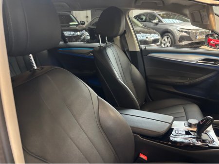 2023 BMW 5-Series - photo 17