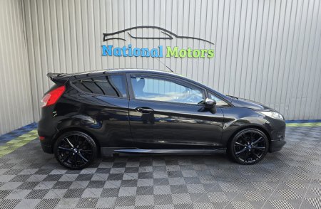 2015 Ford Fiesta - photo 2