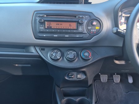 2015 Toyota Yaris - photo 21