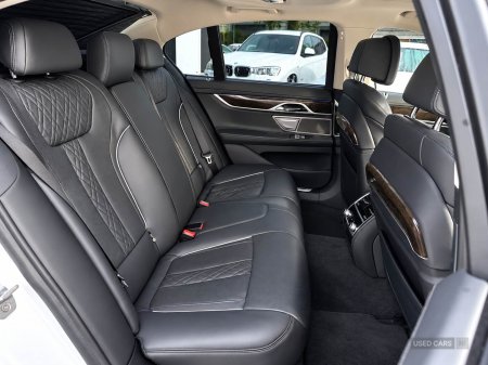 2017 BMW 7-Series - photo 28