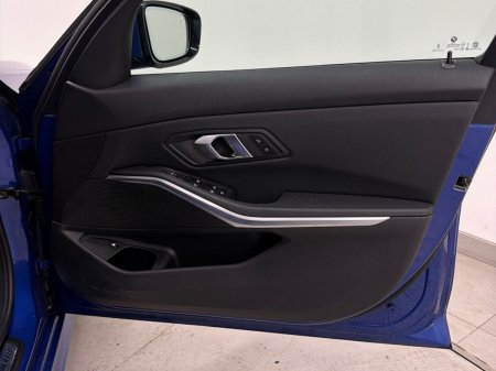 2025 BMW 3-Series - photo 21