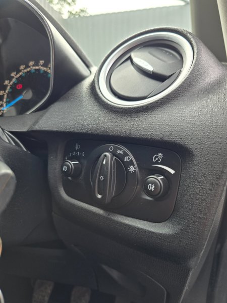 2014 Ford Fiesta - photo 18