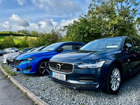 2022 Volvo V90 - photo 2
