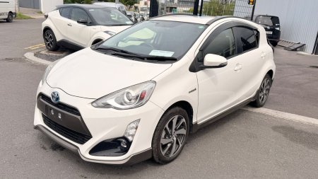 2015 Toyota Aqua - photo 2