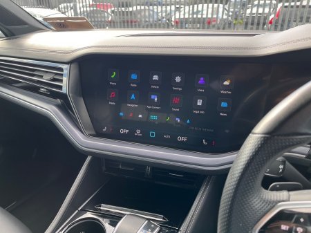 2024 Volkswagen Touareg - photo 9