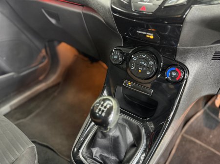 2016 Ford Fiesta - photo 28