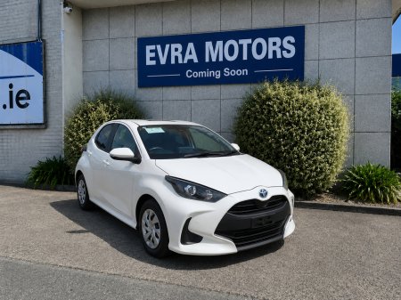 2023 Toyota Yaris X HYBRID AUTOMATIC 1.5 PETROL //KEYLESS ENTRY//REVERSE CAMERA//ADAPTIVE CRUISE CONTROL//