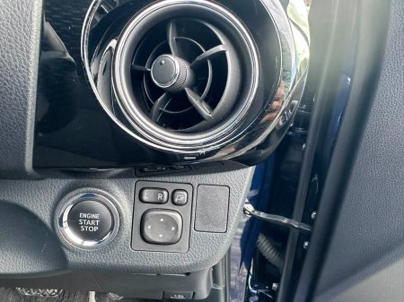 2019 Toyota Vitz - photo 6