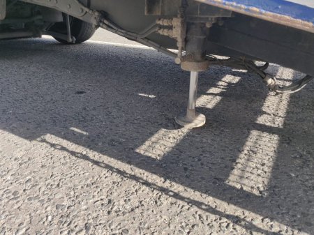 2011 Volvo FM11 - photo 12