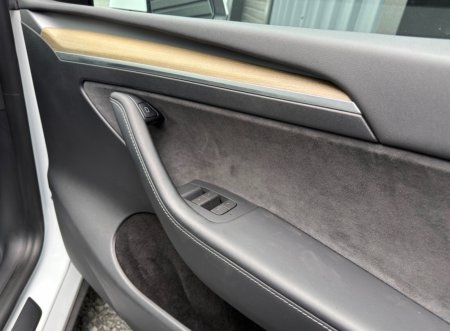 2022 Tesla Model Y - photo 11