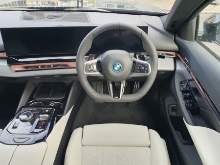 2026 BMW 5-Series - photo 5