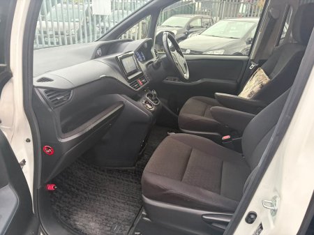 2015 Toyota Voxy - photo 12