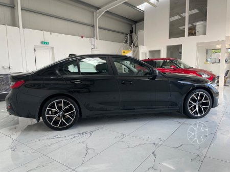 2021 BMW 3-Series - photo 2