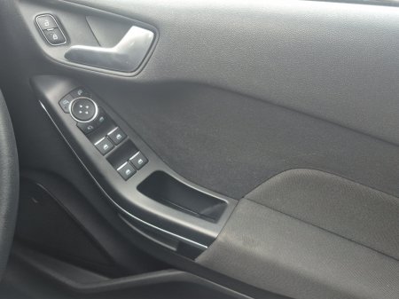 2020 Ford Fiesta - photo 19