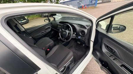 2017 Toyota Vitz - photo 7