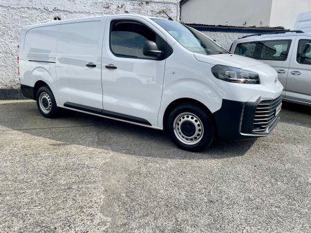 2024 Toyota Proace - photo 2