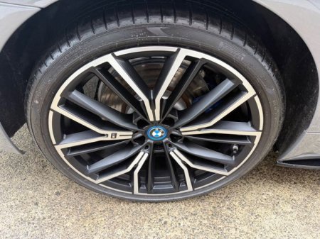 2022 BMW 5-Series - photo 9