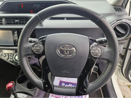 2015 Toyota Aqua - photo 16