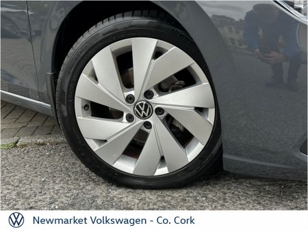 2023 Volkswagen Golf - photo 2