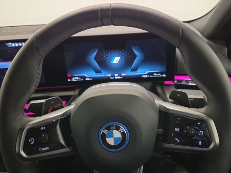2025 BMW 5-Series - photo 9