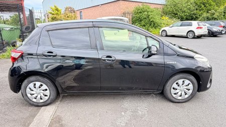 2019 Toyota Vitz - photo 5