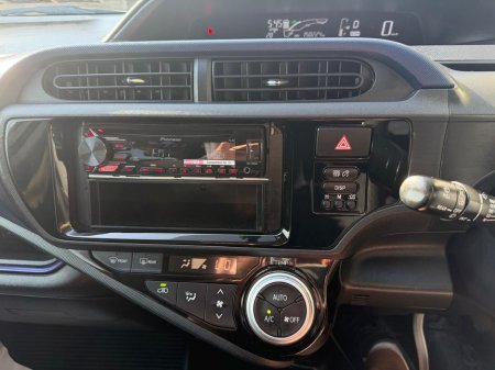 2015 Toyota Aqua - photo 11