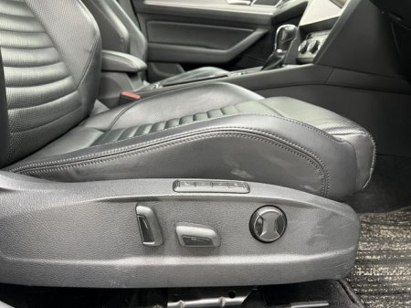2020 Volkswagen Passat - photo 26