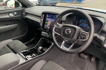 2025 Volvo XC40 - photo 9