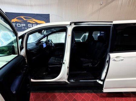 2019 Toyota Noah - photo 14