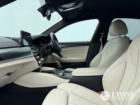2023 BMW 5-Series - photo 3