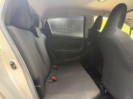 2017 Toyota Vitz - photo 22