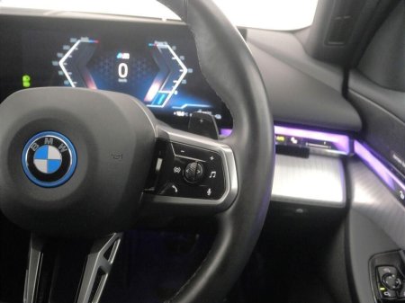 2025 BMW 5-Series - photo 17