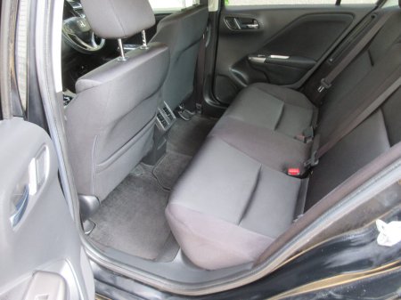 2015 Honda Grace - photo 11
