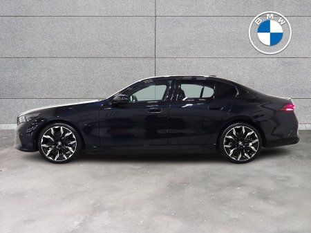 2025 BMW 5-Series - photo 3