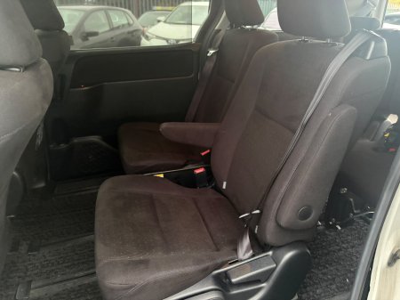 2015 Toyota Voxy - photo 14