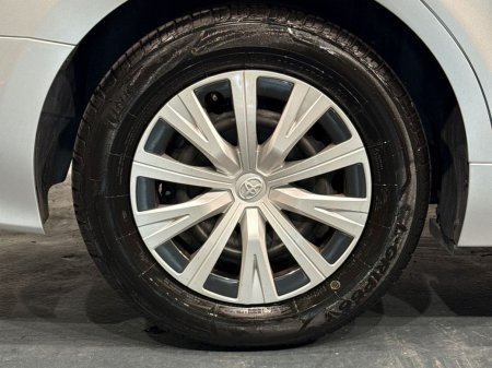 2020 Toyota Camry - photo 10