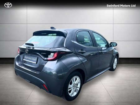 2024 Toyota Yaris - photo 2