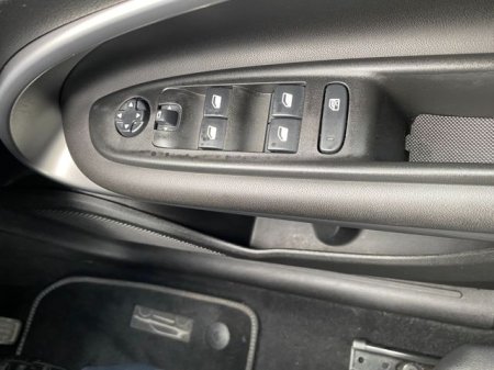 2025 Jeep Avenger - photo 24
