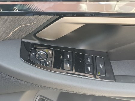 2026 BMW 5-Series - photo 22