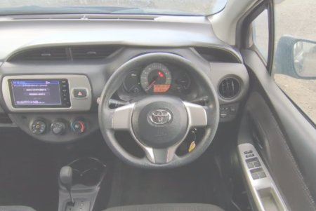2015 Toyota Vitz - photo 4