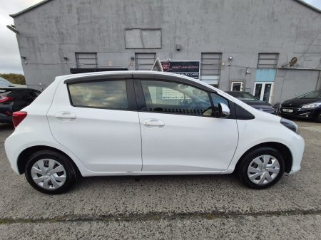 2016 Toyota Vitz - photo 8