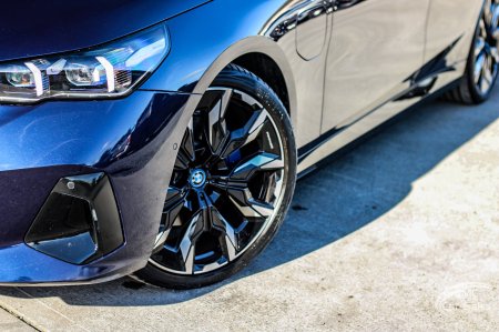 2024 BMW 3-Series - photo 3