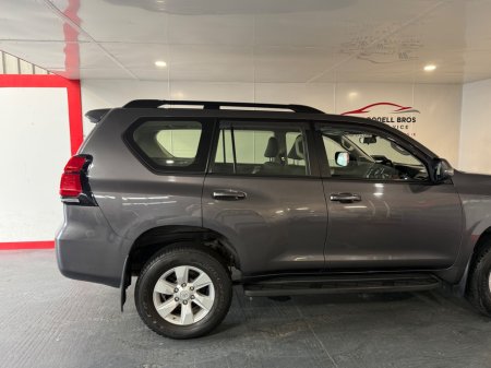 2018 Toyota Land Cruiser - photo 8