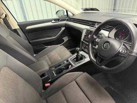 2018 Volkswagen Passat - photo 3