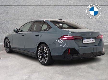 2025 BMW 5-Series - photo 2