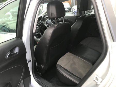 2011 Opel Astra - photo 16