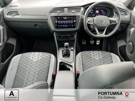 2023 Volkswagen Tiguan - photo 2