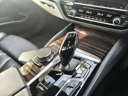 2023 BMW 5-Series - photo 10