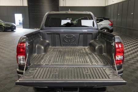 2025 Toyota Hilux - photo 13