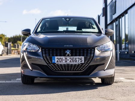 2020 Peugeot 208 - photo 2